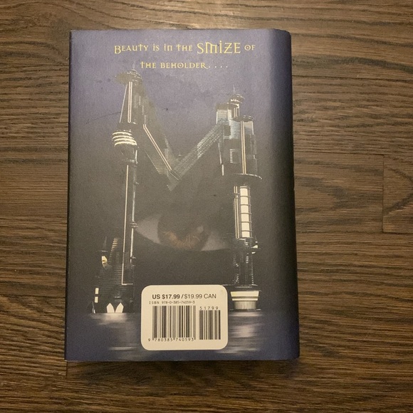 MODELLAND BY TYRA BANKS 📖 - Picture 2 of 2